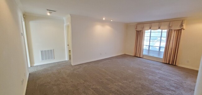 Foto del edificio - 10574 High Hollows Dr