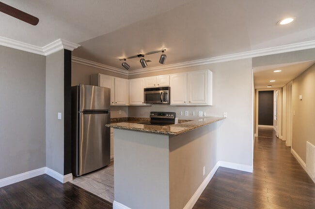 Kitchen - 4050 Pacific Harbors
