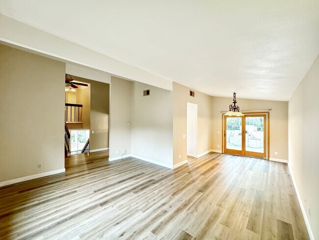 Building Photo - Great 4B/3BA House in Escondido!