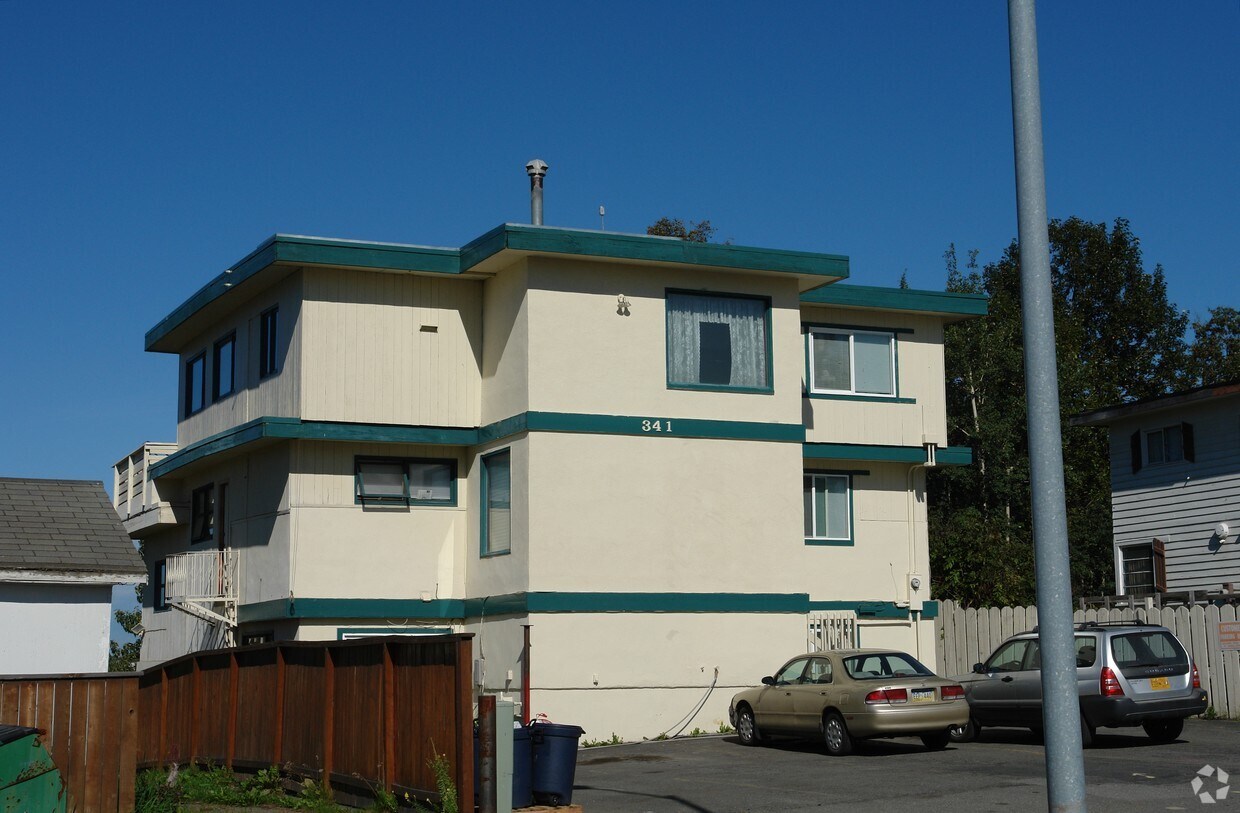 Foto principal - 341 E 2nd Ct