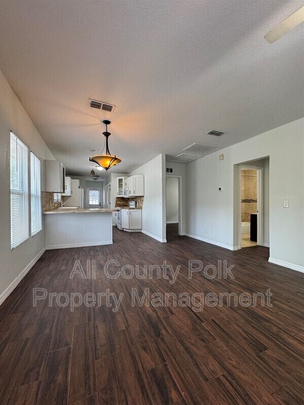 Foto del edificio - 215 W Park St