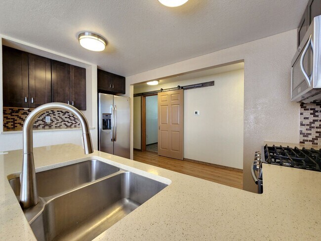 Foto del edificio - 10914 Willow Rd