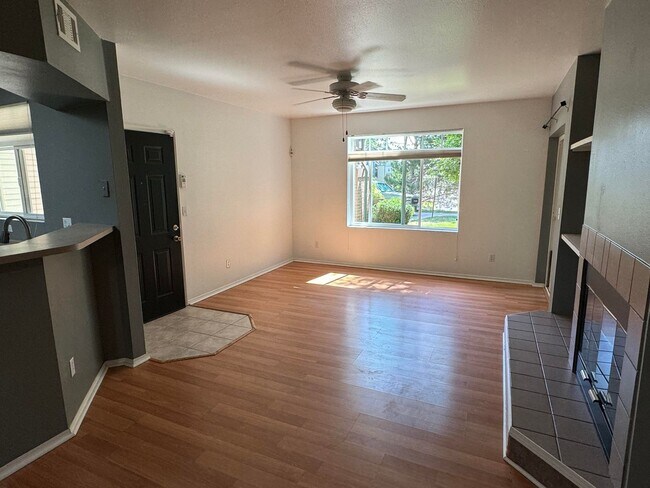 Foto del edificio - Quiet Community in Can't Beat Location - $...