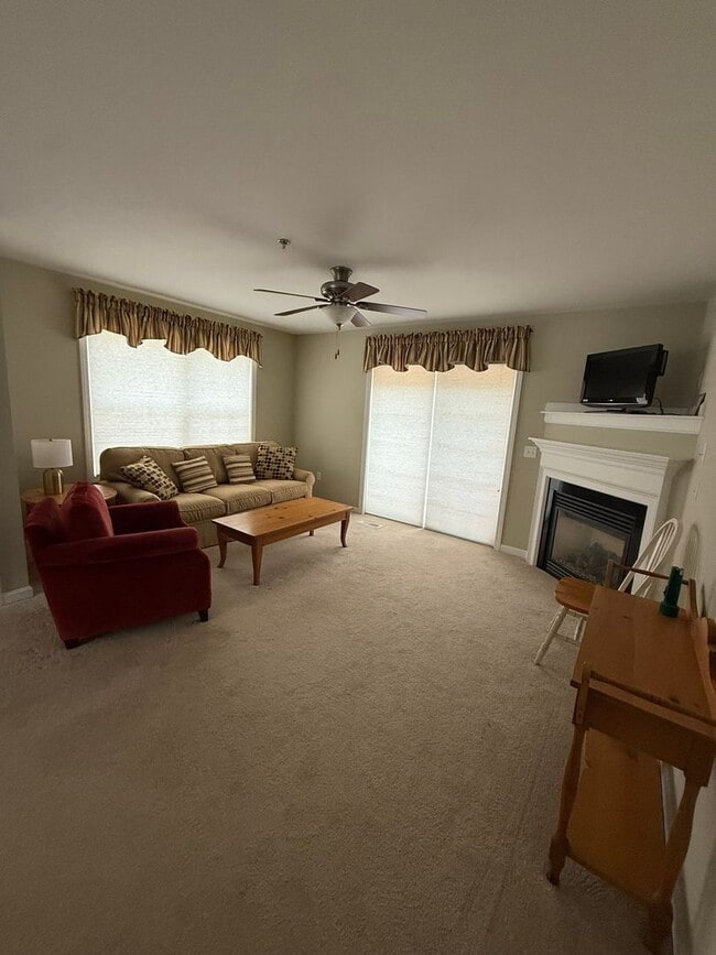 Building Photo - Furnished 2 Bedroom Condo Available for 1 ...