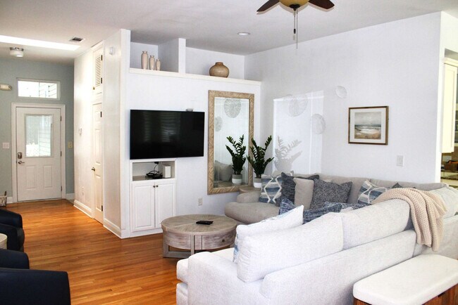 Building Photo - 82 Mark St