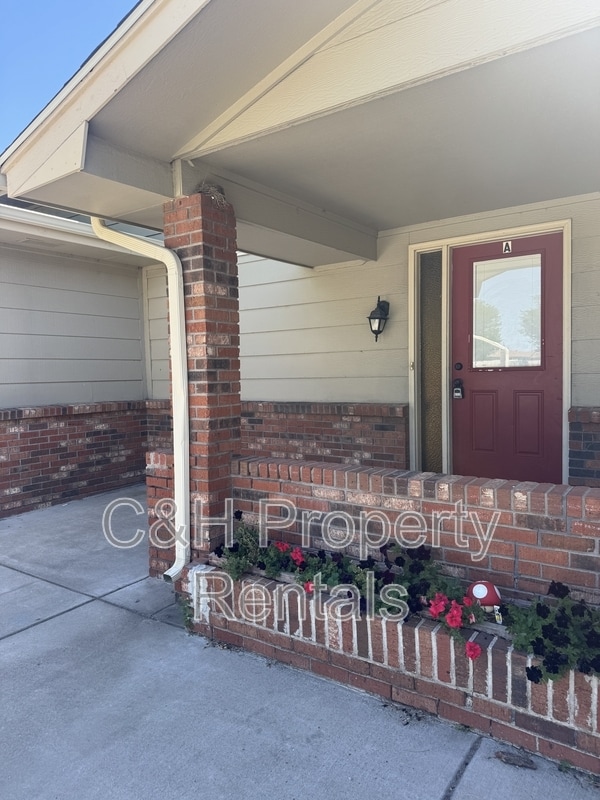 Building Photo - 2314 Rosebud Dr