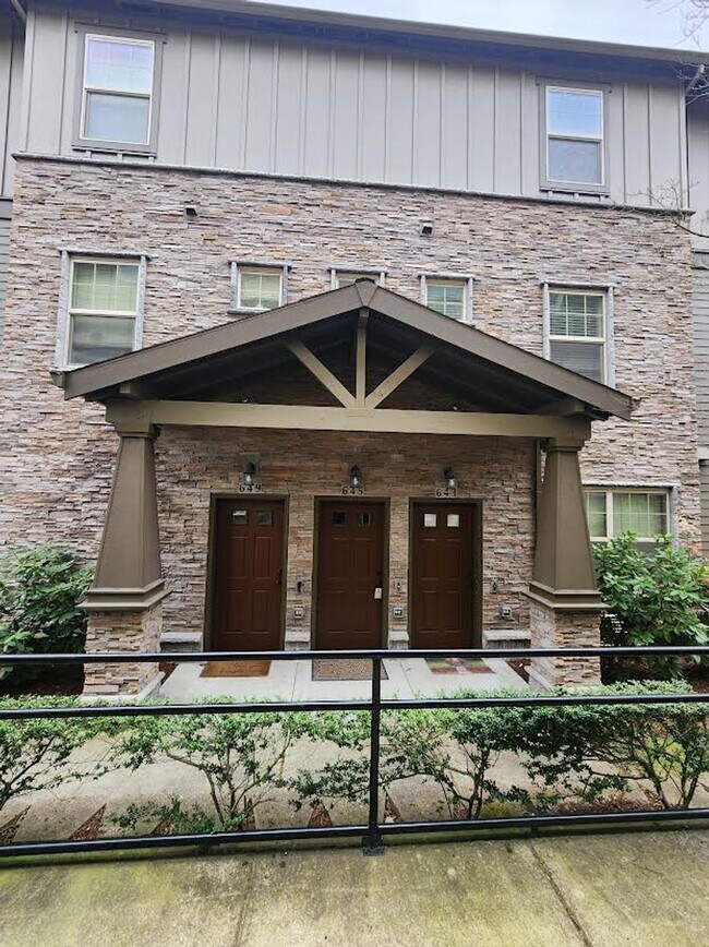 Foto del edificio - Beautiful Townhouse in Beaverton by Max Station!