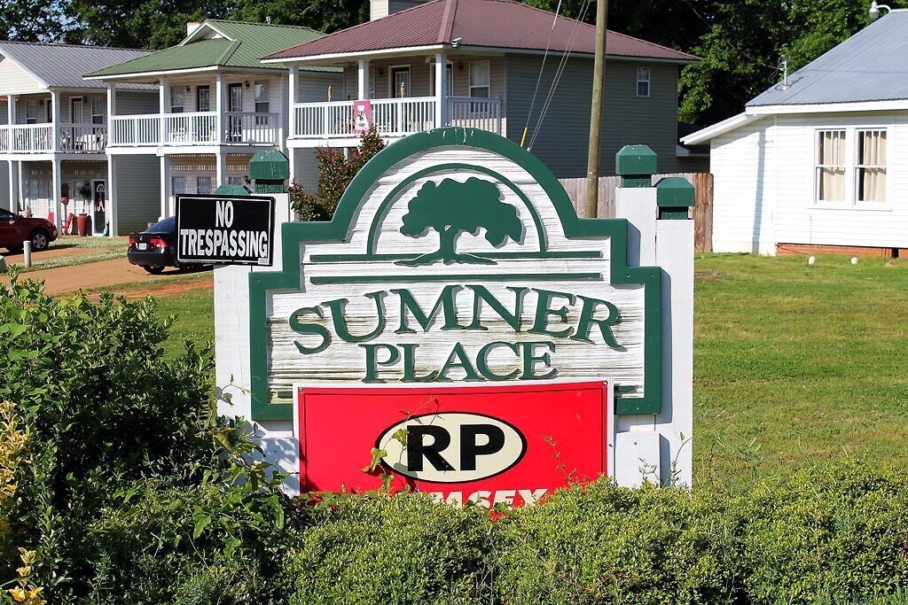 Building Photo - 2744 Sumner Pl