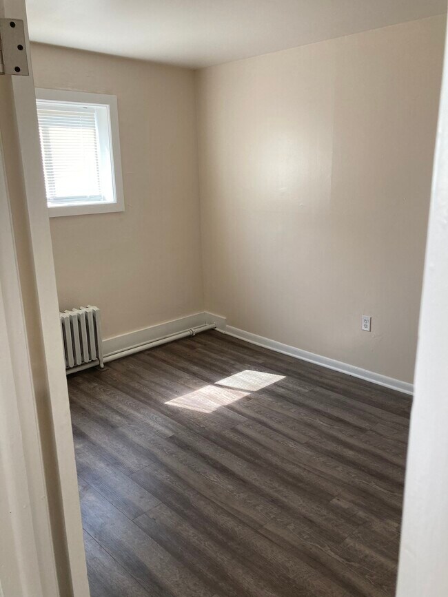 Foto del edificio - 2921 Saginaw Street, Unit 105 Peer St.