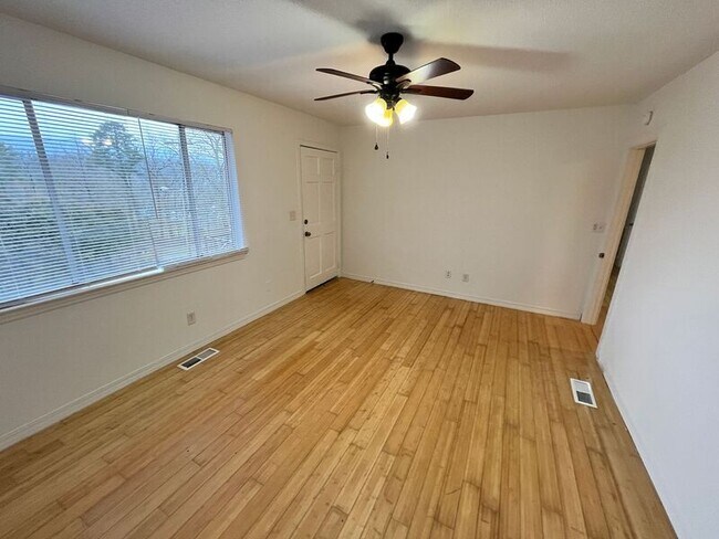 Foto del edificio - 3316 Easton Ave
