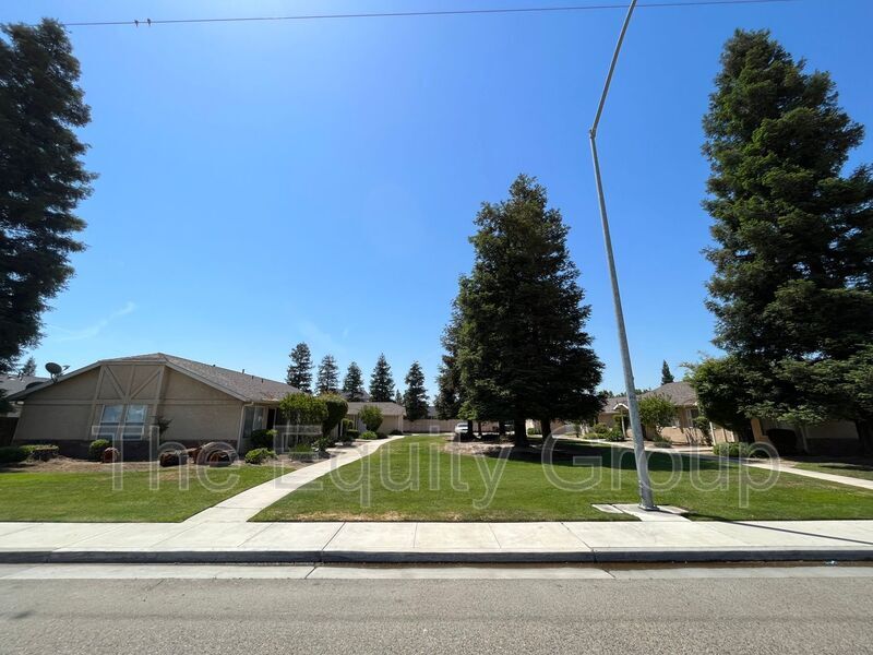 326 W Sierra Ave Unit A, Kingsburg, CA 93631 Condo for Rent in