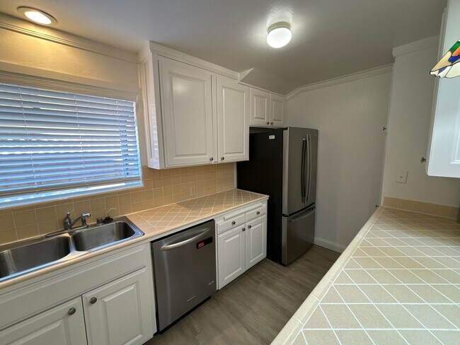 Foto del edificio - CAMBRIAN - Single level home with newly up...