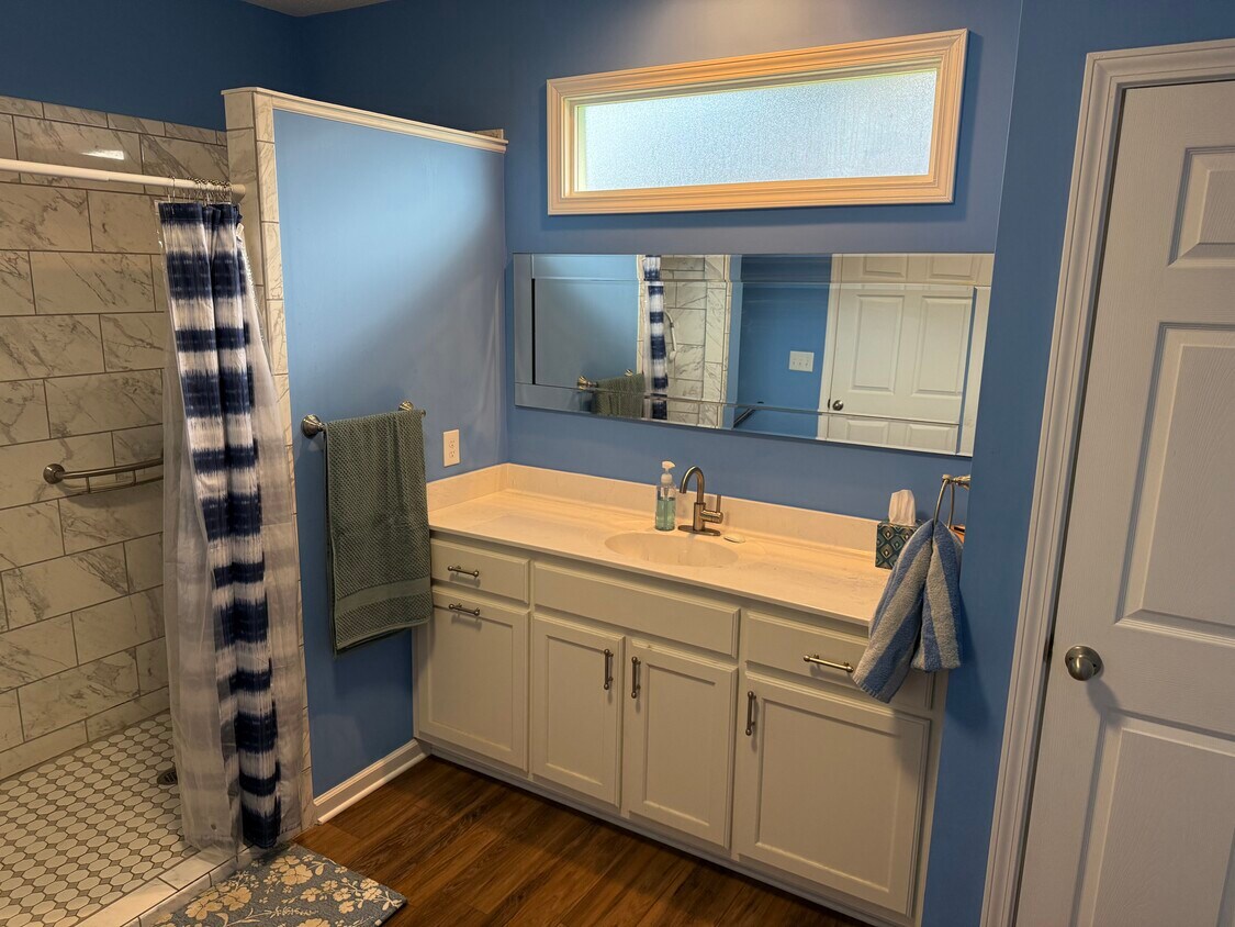 Foto principal - 7695 Broken Hickory Dr