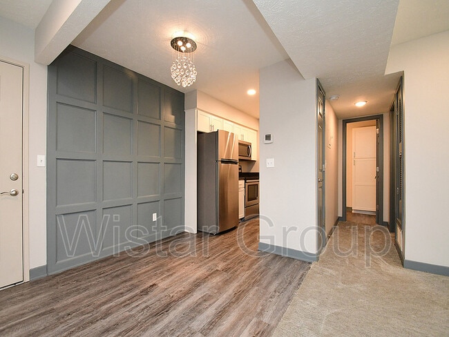 Building Photo - 542 Park Ave