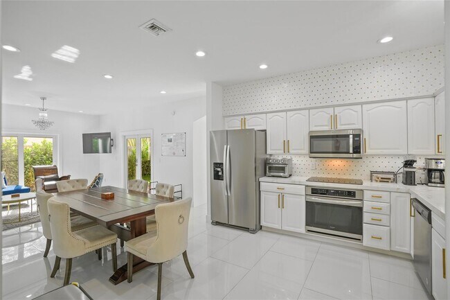 Foto del edificio - 833 SW 17th St
