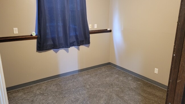 Building Photo - 304 Plaza Heights Rd