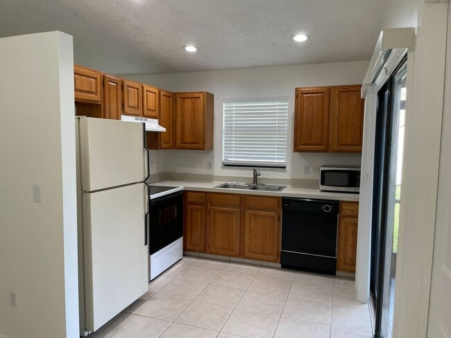 Building Photo - 6065 Loree St