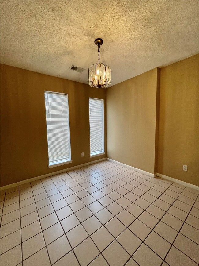 Foto del edificio - 1510 N Avenue Q