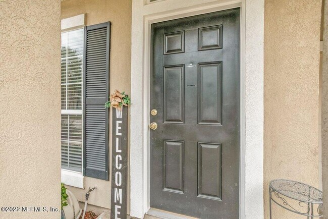 Foto del edificio - Spacious 3-Bed, 2.5-Bath, 1-Car Garage tow...