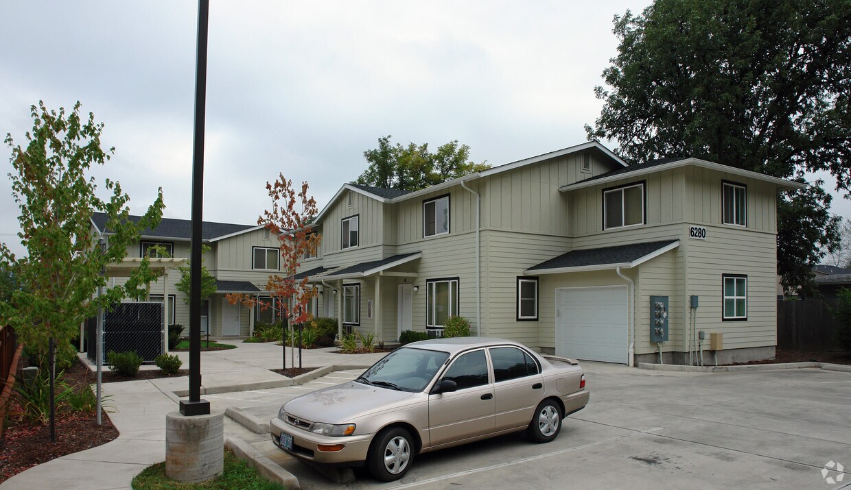 Foto del edificio - 6280-6282 Main St