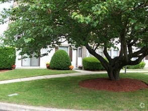 Setauket Knolls Garden Apartments photo'