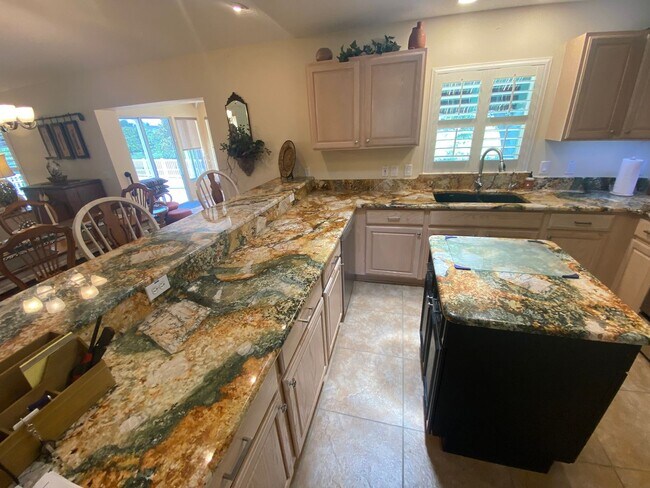 Foto del edificio - 3301 Archer Ave