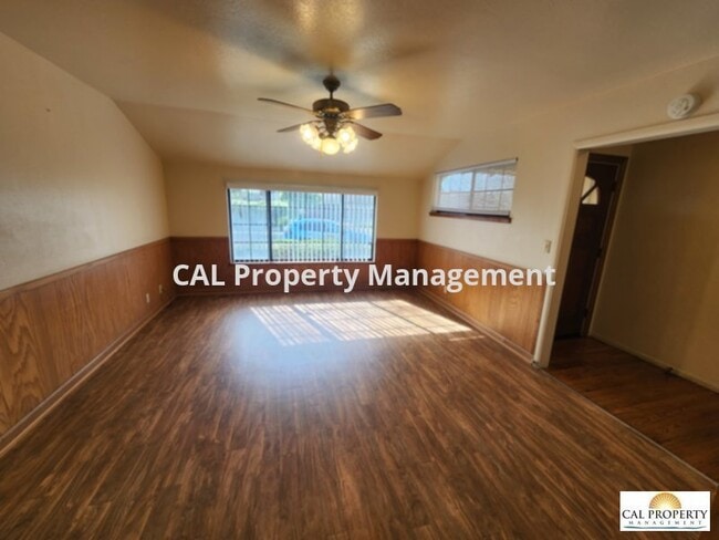 Building Photo - Great South Salinas Home Available Now! 3 ...