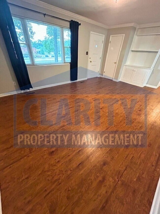 Foto del edificio - Centrally located, three bedroom home!