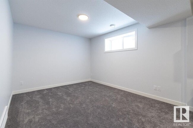 Photo du bâtiment - 32 Rosewood Wy