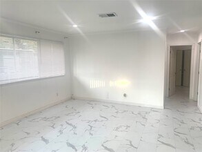 Building Photo - 909 Silber Rd