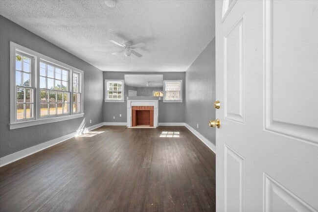 Building Photo - 2402 Avenue U