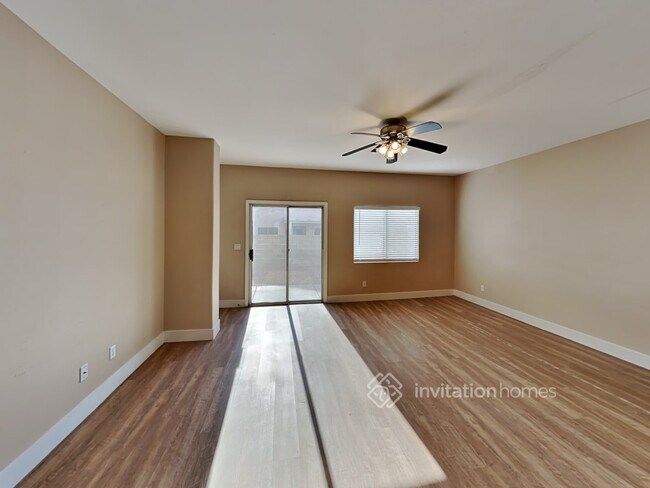 Foto del edificio - 5972 Crumbling Ridge St