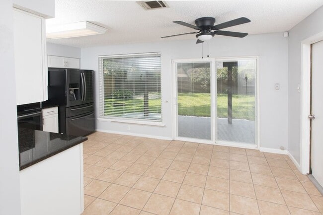 Foto del edificio - 6922 Foxside Ln