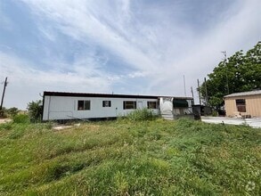 Building Photo - 561 Shipman Rd