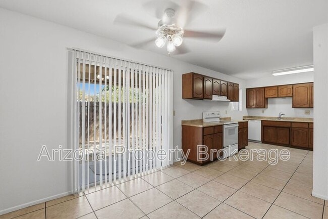 Building Photo - 238 E Vine Cir