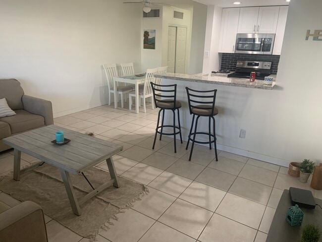 Building Photo - 5200 NE 24th Terrace