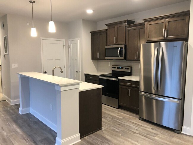 Foto del edificio - 407 W Creek Ln