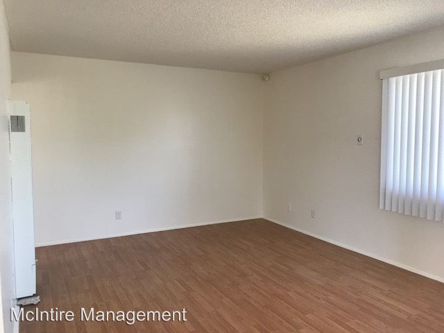 Foto del edificio - 1328 S Primrose Ave
