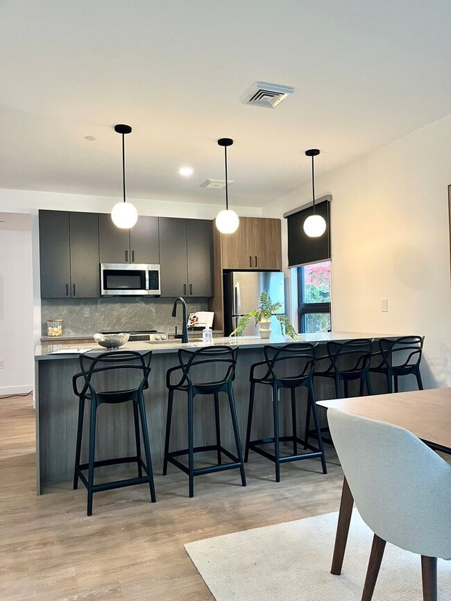 Building Photo - 201 Gardner St