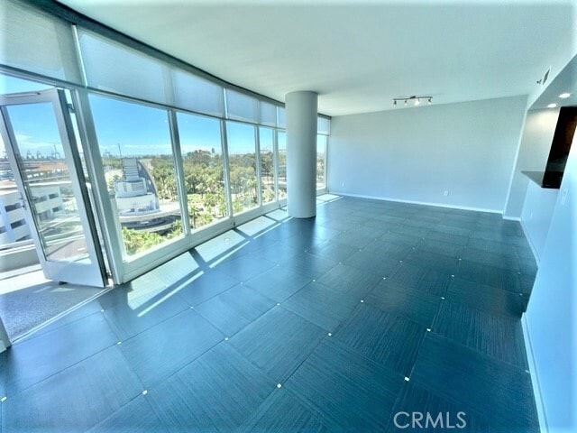 Building Photo - 411 W Seaside Way