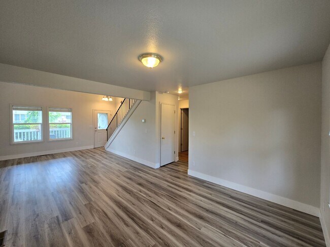 Building Photo - Hurry! This Home Won't Last!