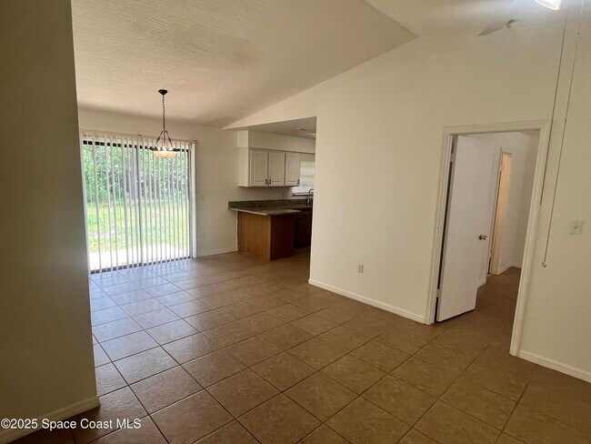 Foto del edificio - 279 Webbwood Ave SW