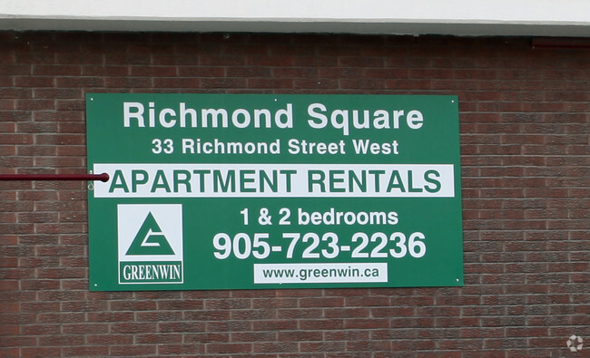 Building Photo - 33 Richmond St W