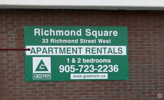 Photo du bâtiment - 33 Richmond St W