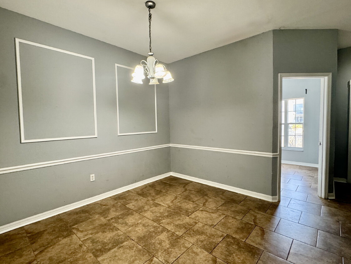 Building Photo - "Charming 3-Bed Oasis in Gibsonton with 2....