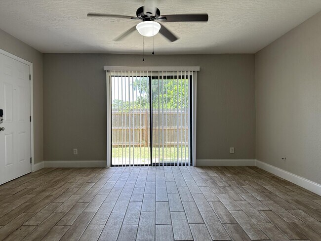 Foto del edificio - 2101 Forest Knoll Dr NE