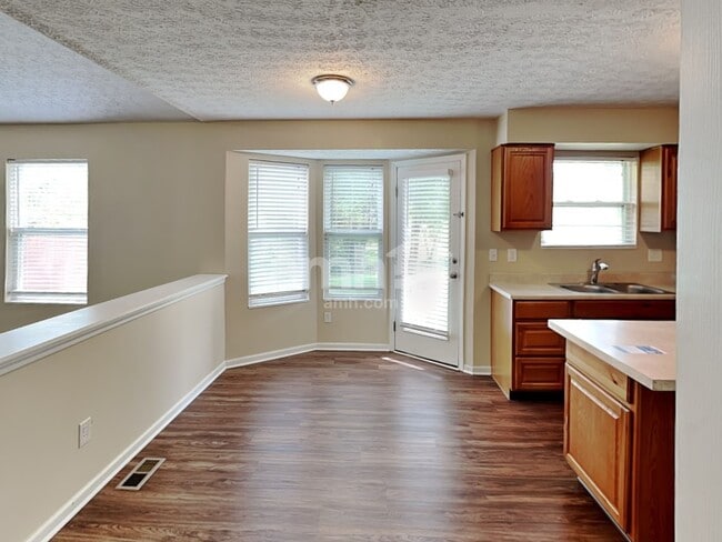 Building Photo - 2423 Vining Drive