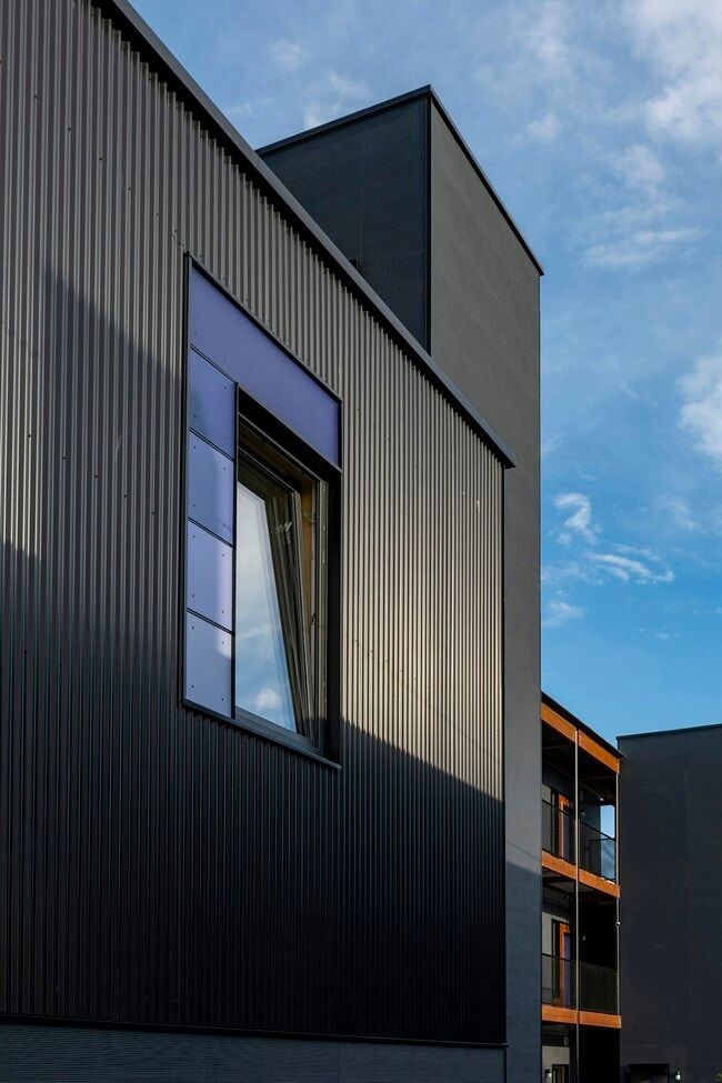 Building Photo - 1614 6th Ave
