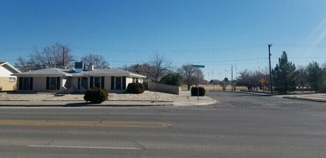 Foto del edificio - 3000 Wedgewood Dr