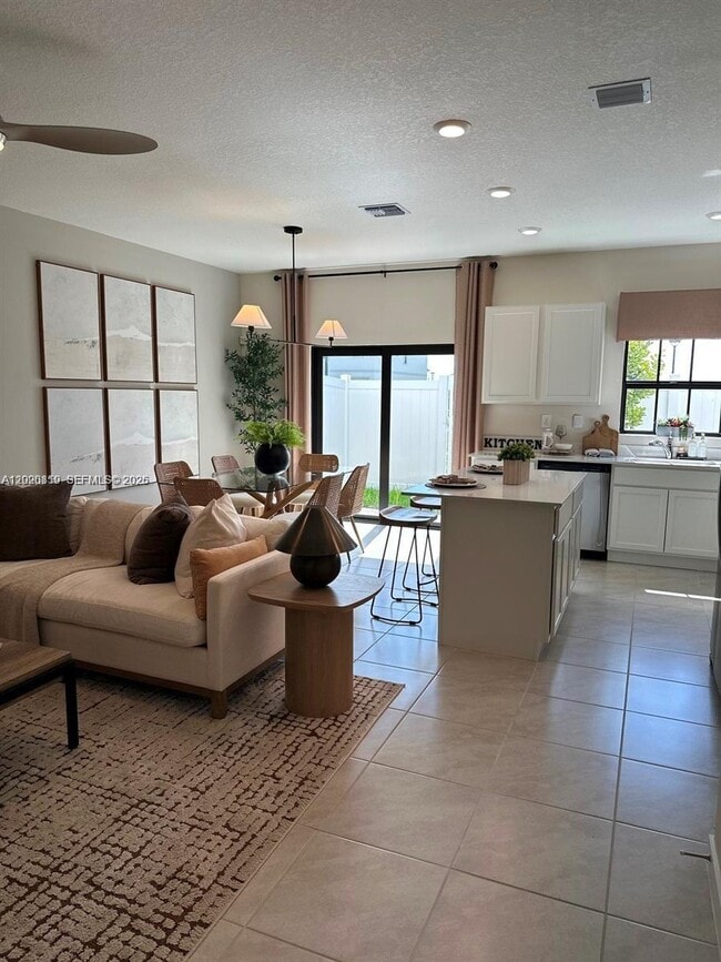 Foto del edificio - 853 SW 12th St
